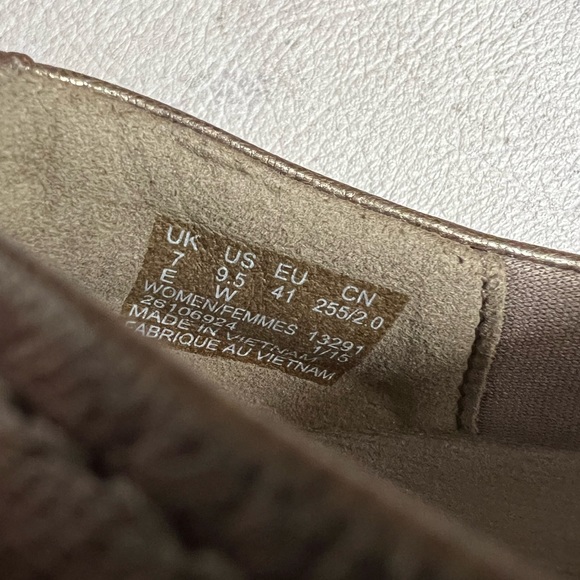 Clarks Collection Vailee Pine Bronze Pewter Mary Jane Ballet Flat Size 9.5 W. - Picture 8 of 9